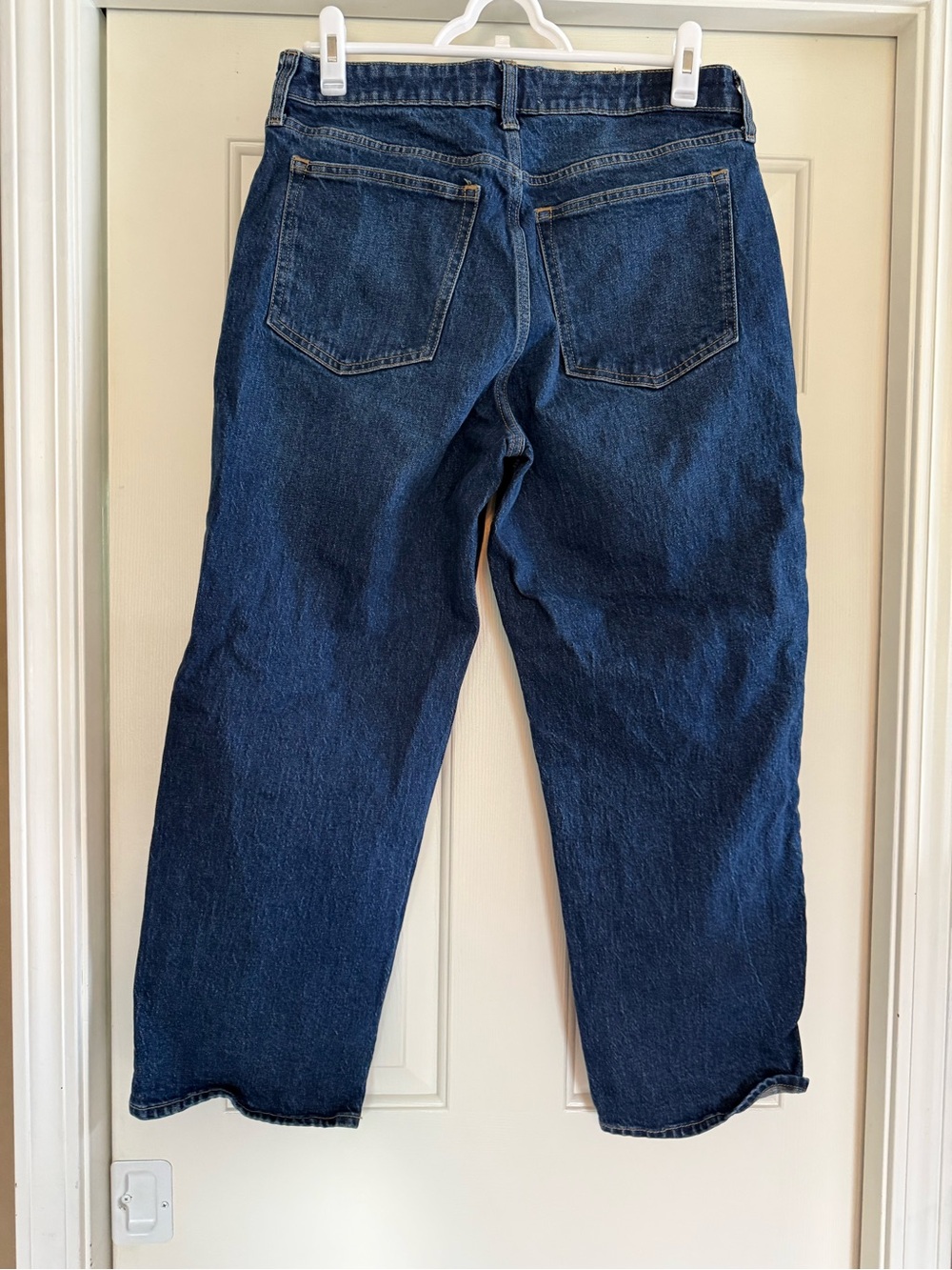 Abercrombie & Fitch Curve Love High Rise Cropped Straight Jeans in Dark Blue - Picture 4 of 5